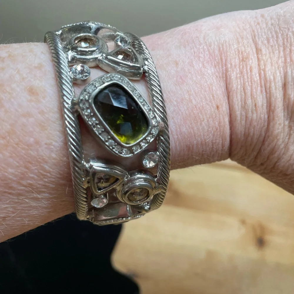 Larger cuff bracelet - Picture 5 of 8